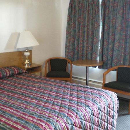 Sun-Dek Motel Medicine Hat Eksteriør bilde