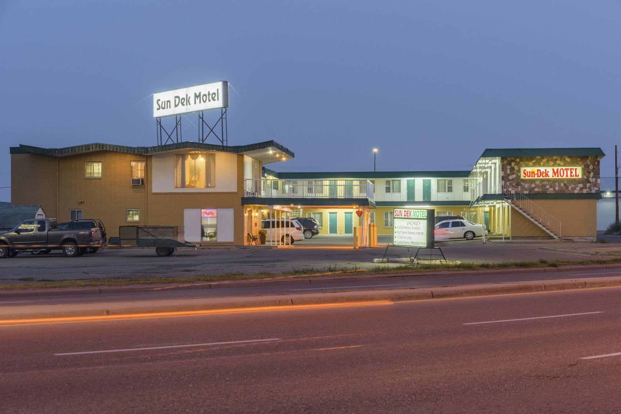 Sun-Dek Motel Medicine Hat Eksteriør bilde
