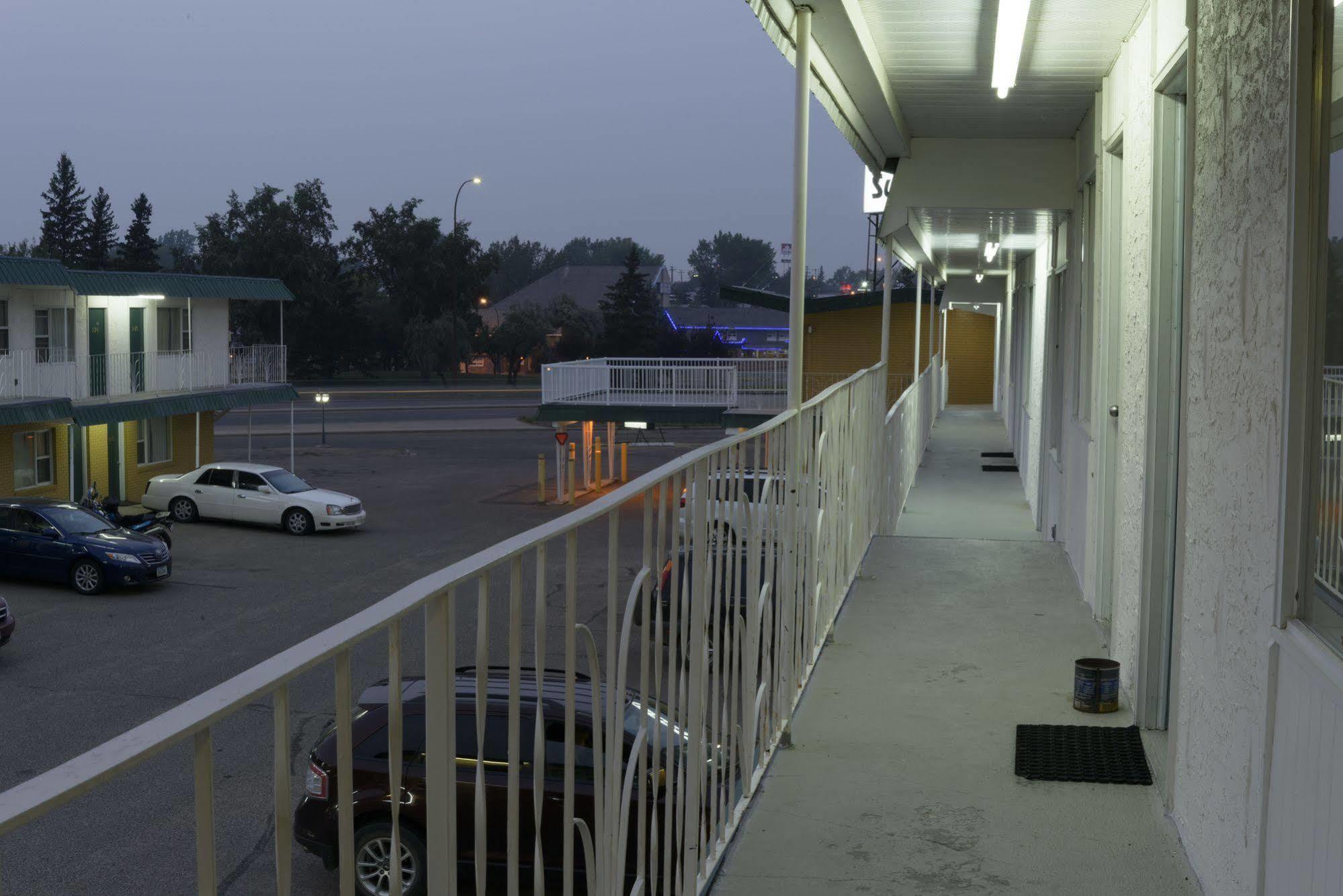 Sun-Dek Motel Medicine Hat Eksteriør bilde