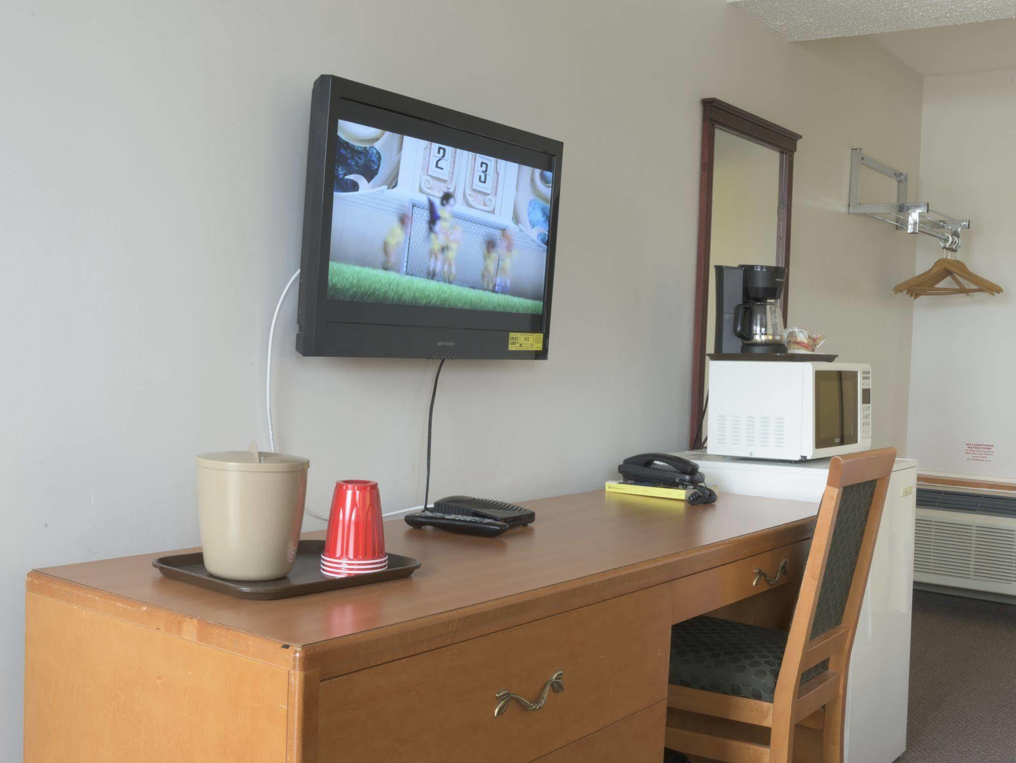 Sun-Dek Motel Medicine Hat Eksteriør bilde