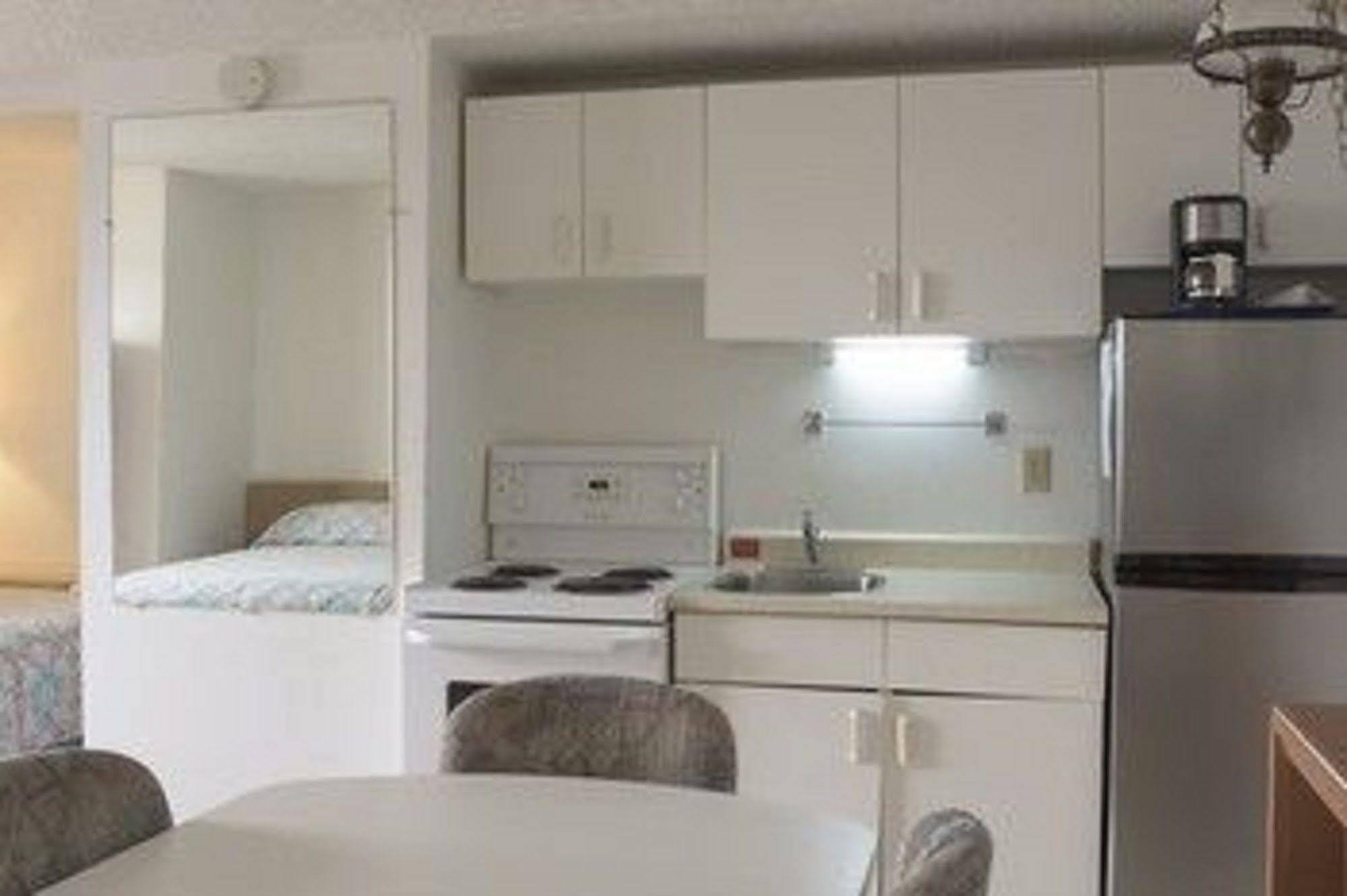 Sun-Dek Motel Medicine Hat Eksteriør bilde