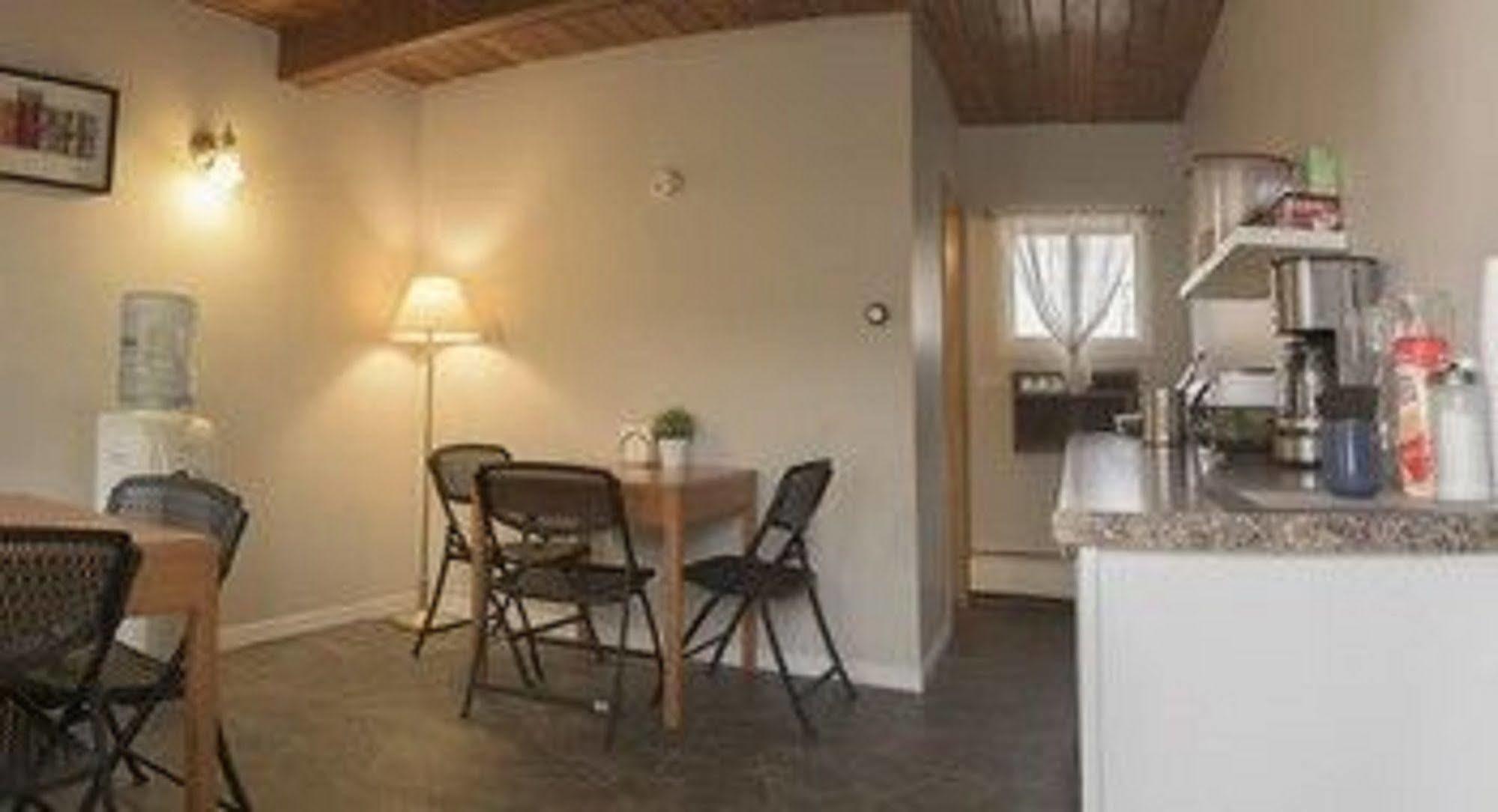 Sun-Dek Motel Medicine Hat Eksteriør bilde